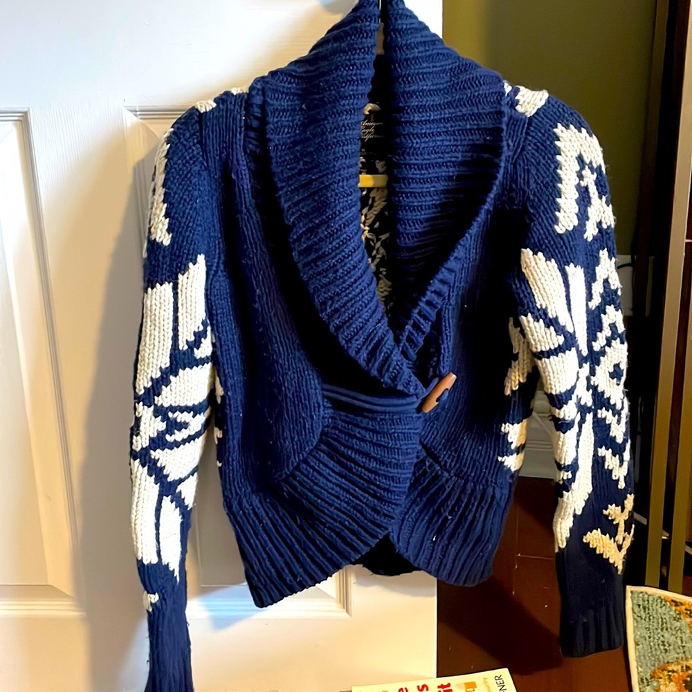 American Eagle Outfitters - Navy and Cream Wool Sweater